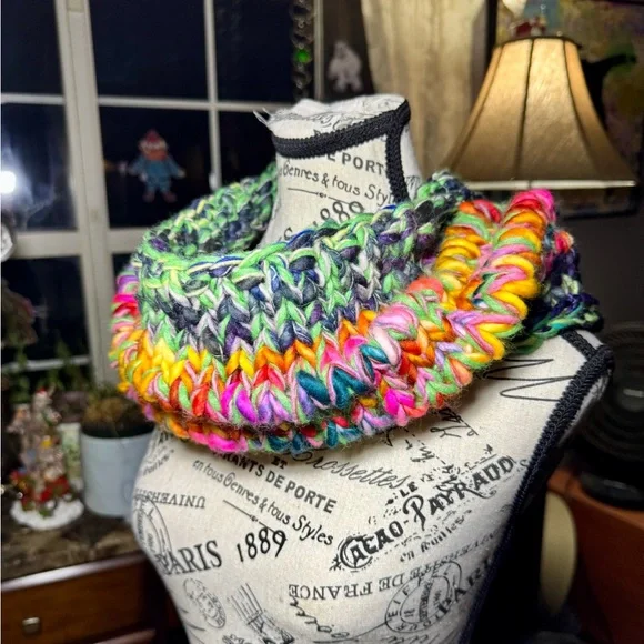 Hand Knit Luxury Infinity Cowl•One of a Kind Chunky Boho Scarf •Artisan Knitwear - Picture 13 of 17